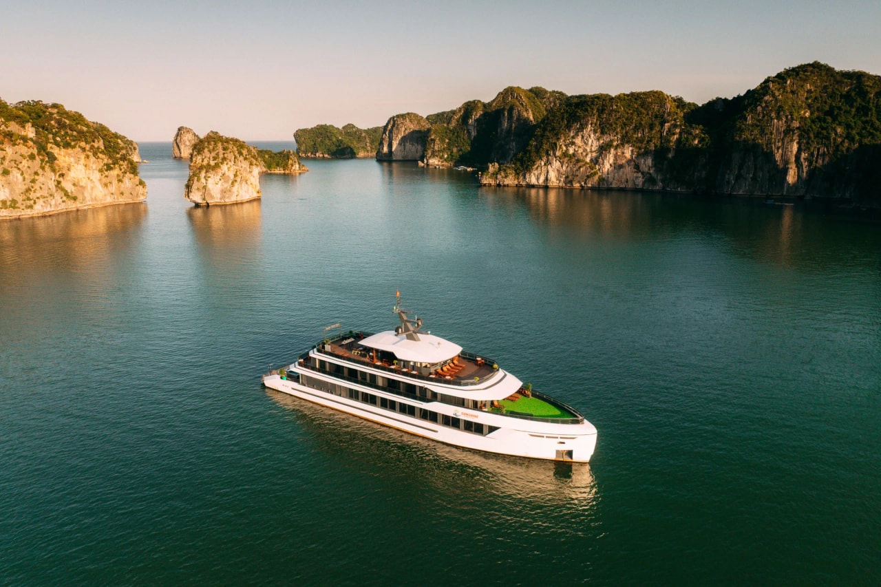 Horizon Bay among the limestone islands