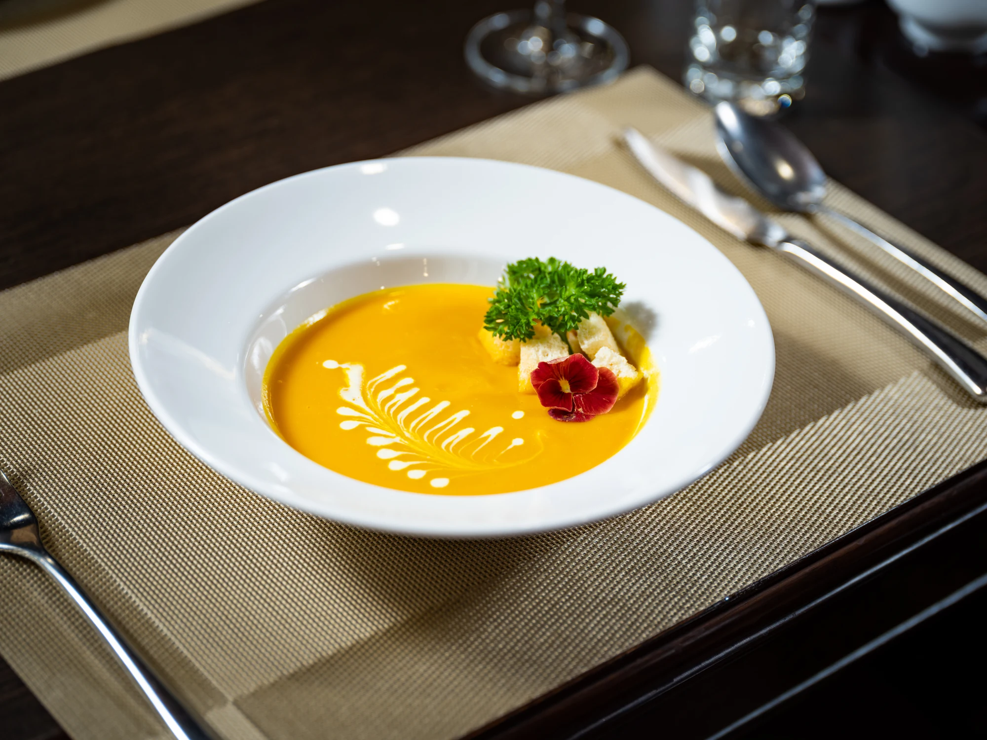 Gericht aus dem Menü, serviert im Restaurant der Aqua Elegance