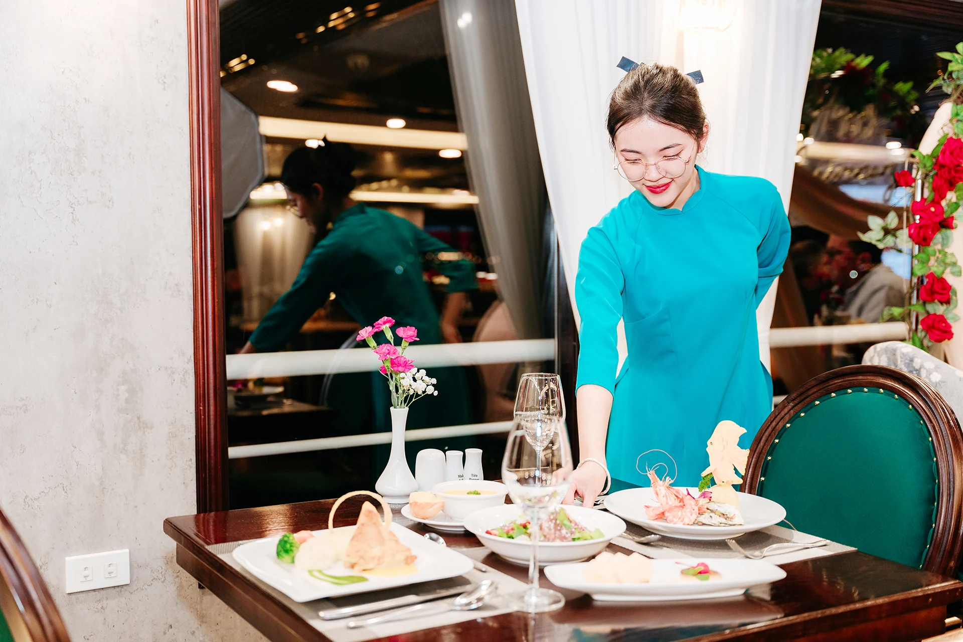 Table service in the Aqua Legend restaurant