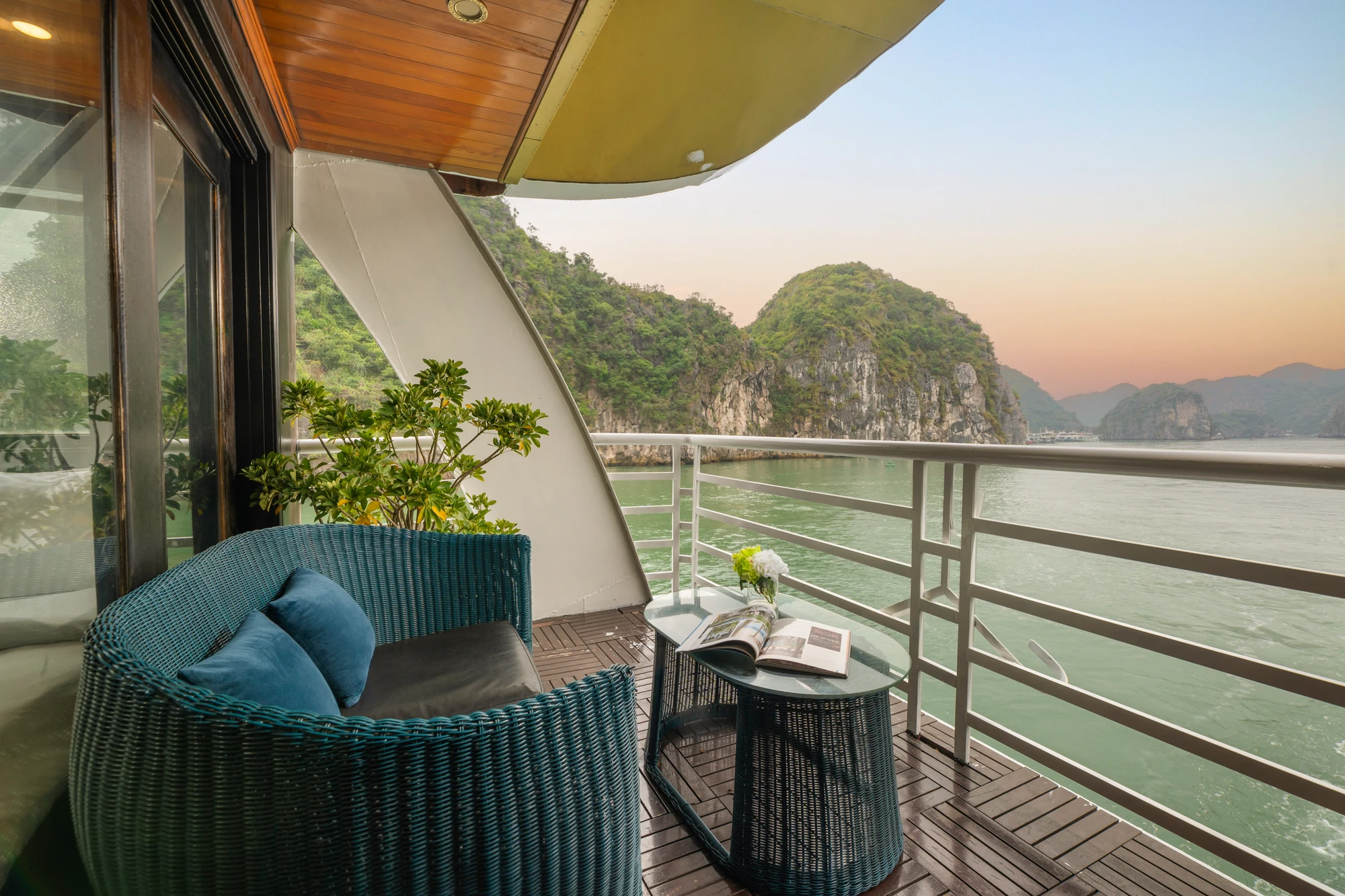 Quiet Bay Cruise (Boutique) 6