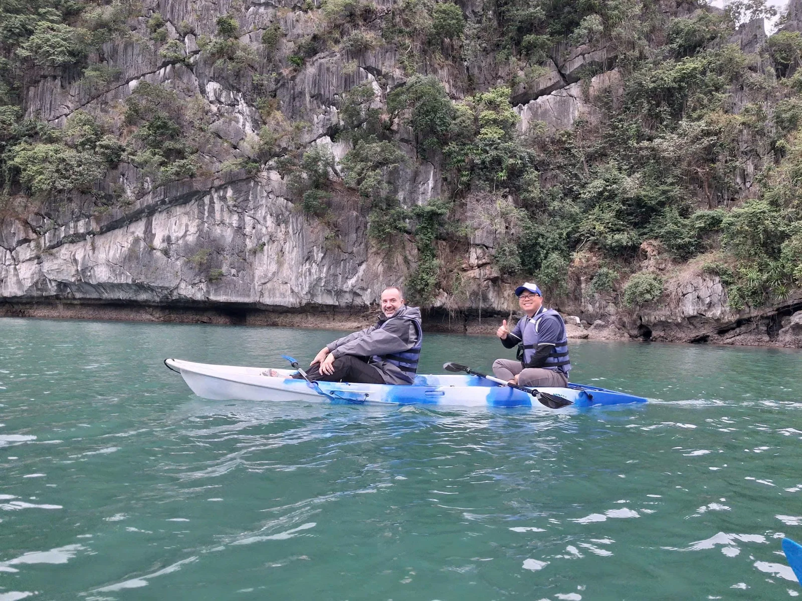Kayak et baignade à Ba Trai Dao